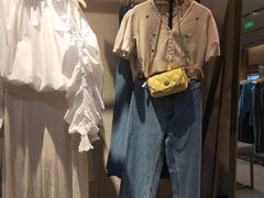 -URBAN REVIVO(济南领秀城贵和购物中心店)