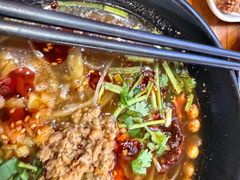 -爆炸头阿姨小四川正宗川味小吃(无任何分店)