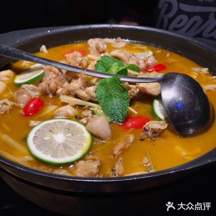 烤猪手16元有三块，挺划算的，味道也不错