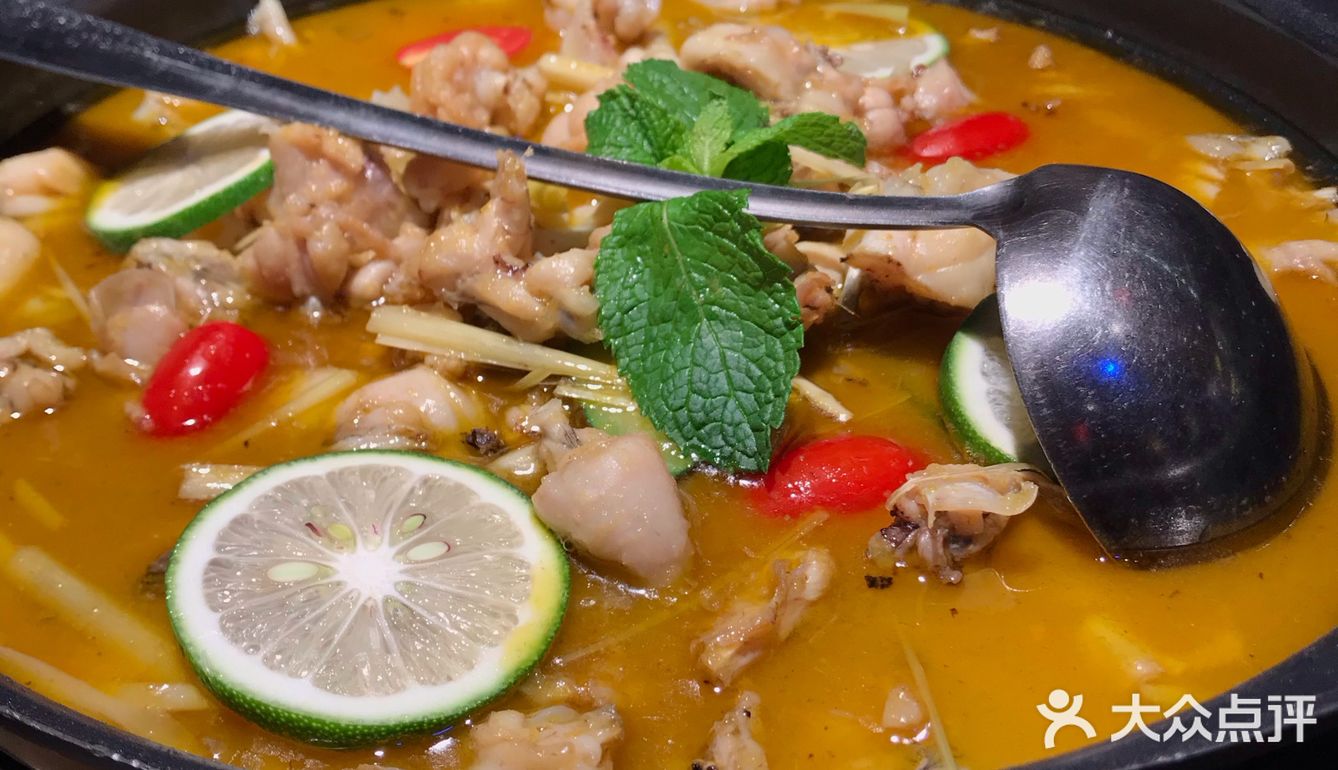 烤猪手16元有三块，挺划算的，味道也不错