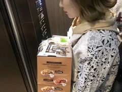 -BHC炸鸡(明洞总店)