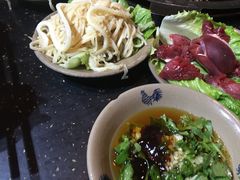 -茅草房·河畔园林火锅