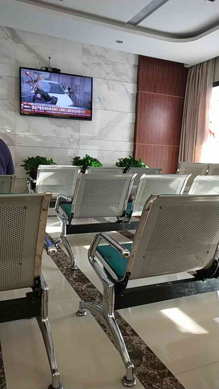 绍兴县中心医院-"医院环境还可以,里面的工作人员(包括前台.