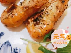 香煎柠檬大虾配土豆蔬菜沙拉-V Bar海景扒房(北海湾惠龙万达嘉华酒店)