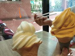 蜜瓜冰淇淋花筒兑换券-肯德基(西单商场店)