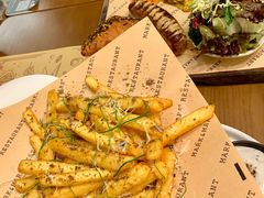 -Mark&Mars Restaurant