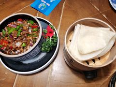 传统黑三剁配薄饼-雀舞云南菜(天津天河城购物中心店)