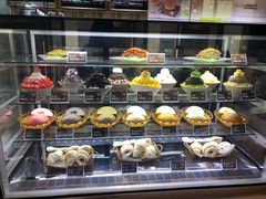 面包甜点陈列柜-劳顶笨咖啡(丽水宜家店)