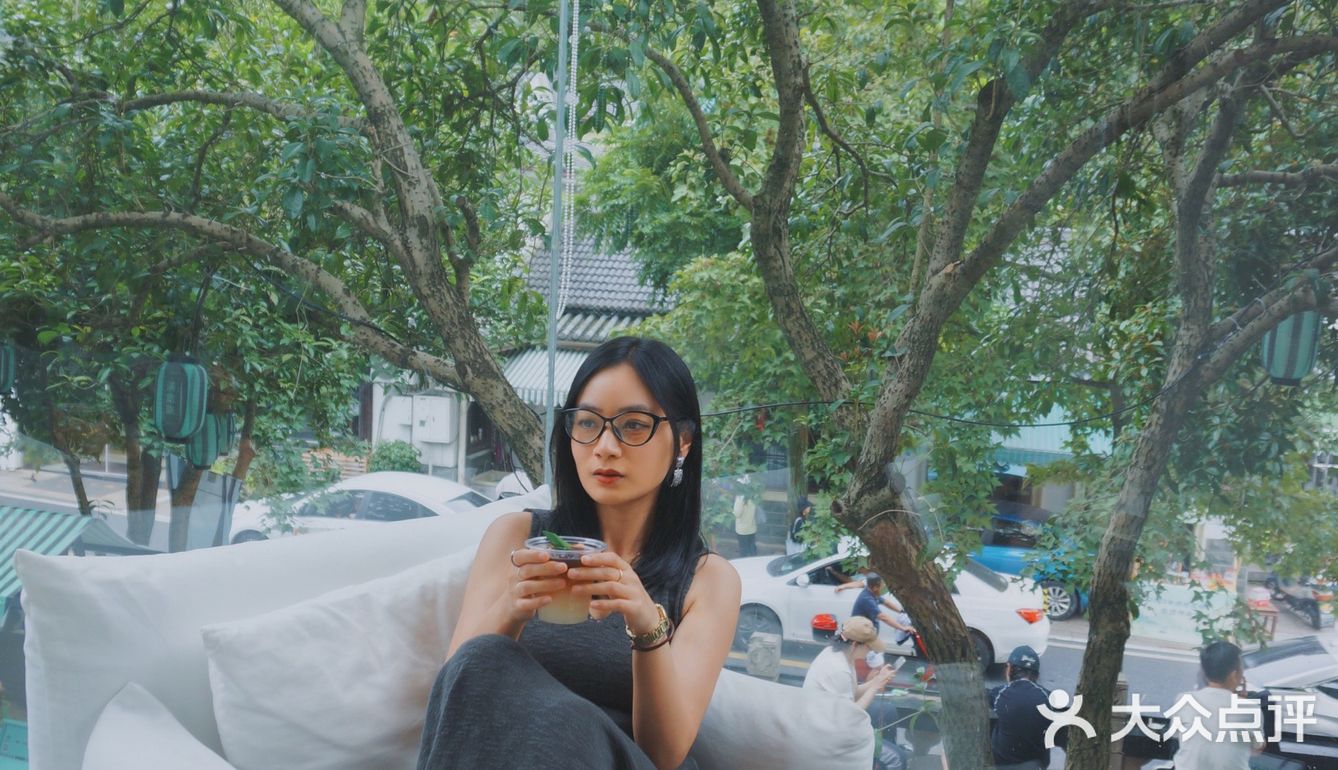杭州探店｜我去了满觉陇上最香的咖啡店了✨