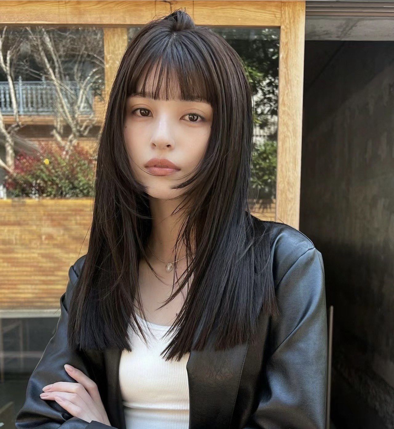 超a齐胸一刀切酷感长发

超a发型.