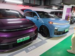 -理想汽车(世纪汇店)