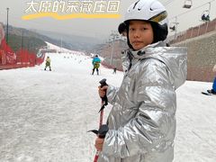 -采薇庄园四季滑雪场