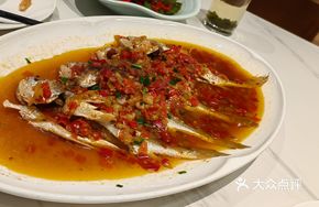 Steamed Small Yellow Croaker with Pickled Colorful Peppers