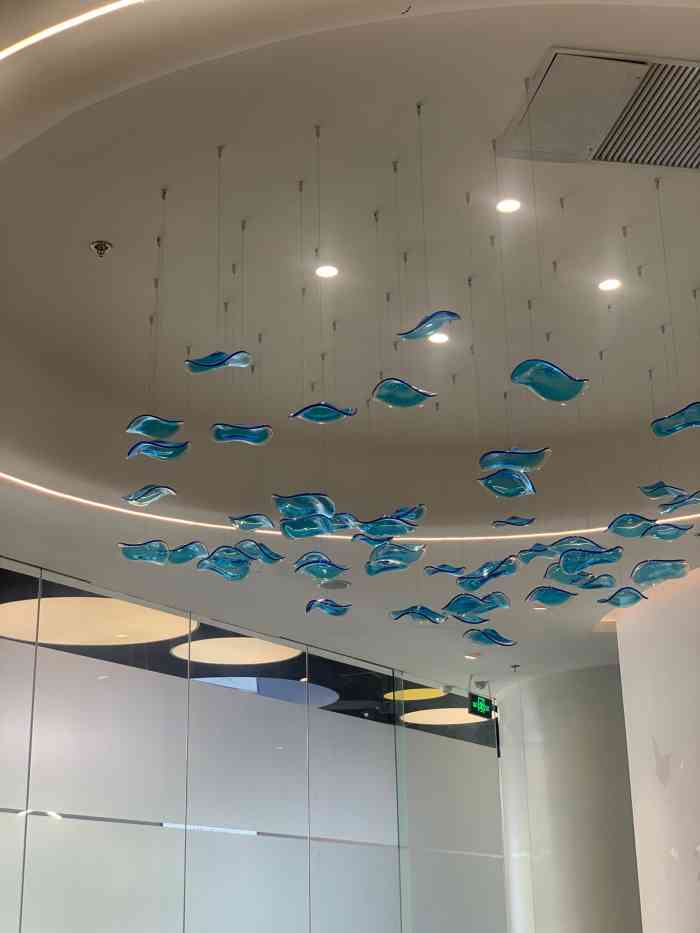 顺便做了个脸,小灯泡深层清洁,还有深层补水,整个过程大概一个小时