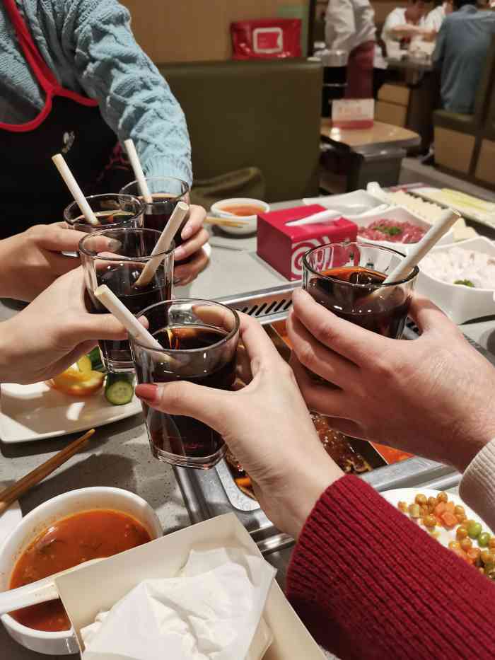 海底捞火锅(南飞鸿广场店)-"年底同事聚餐,难得订到包间,虽然不过圣诞