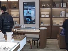 -三目眼镜·蔡司视觉合作店(青浦宝龙店)