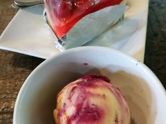 -莓园冰淇淋店