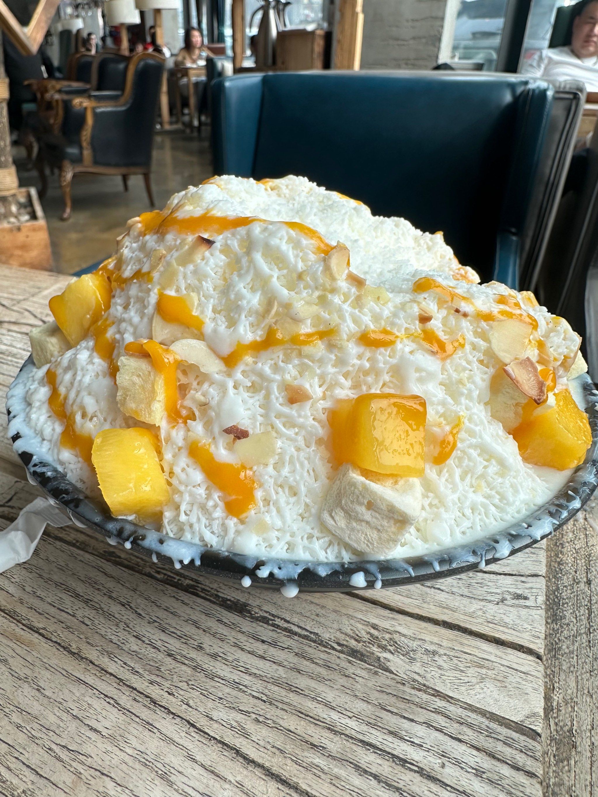 漫咖啡他们家芒果雪冰,球是球沙冰是沙冰