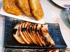 香酱热肘子-傅记酱肉
