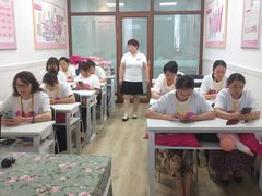 -爱月宝月嫂·育儿嫂