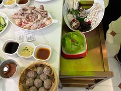 -洪氏嗨捞·广东猪肚鸡·椰子鸡火锅(西咸万象城店)