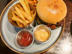 美式烧烤牛肉汉堡配番薯条-bluefrog蓝蛙(皇庭广场店)