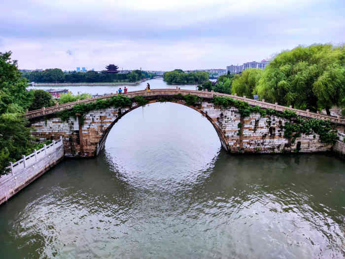 觅渡桥码头停车场