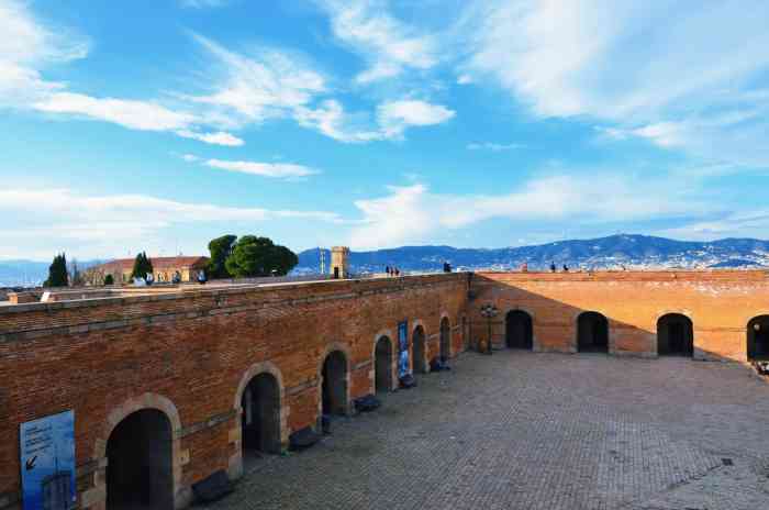 蒙锥克山城堡-"啊 坐在这里看完了视频介绍,拍得不错但不.