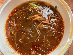 骨汤炸酱酸辣粉-姑娘手肉夹馍·凉皮·粉面(邗江万达店)