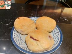 现烤玫瑰鲜花饼-云海肴云南菜·蒸汽石锅鱼(青岛万象城店)