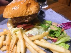 经典牛肉汉堡-404干式熟成牛排馆•聚会餐厅