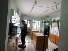 -视野联行眼镜•蔡司•依视路(温江店)