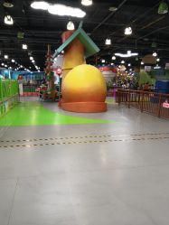 -维佳童话镇演出现场(徐东店)