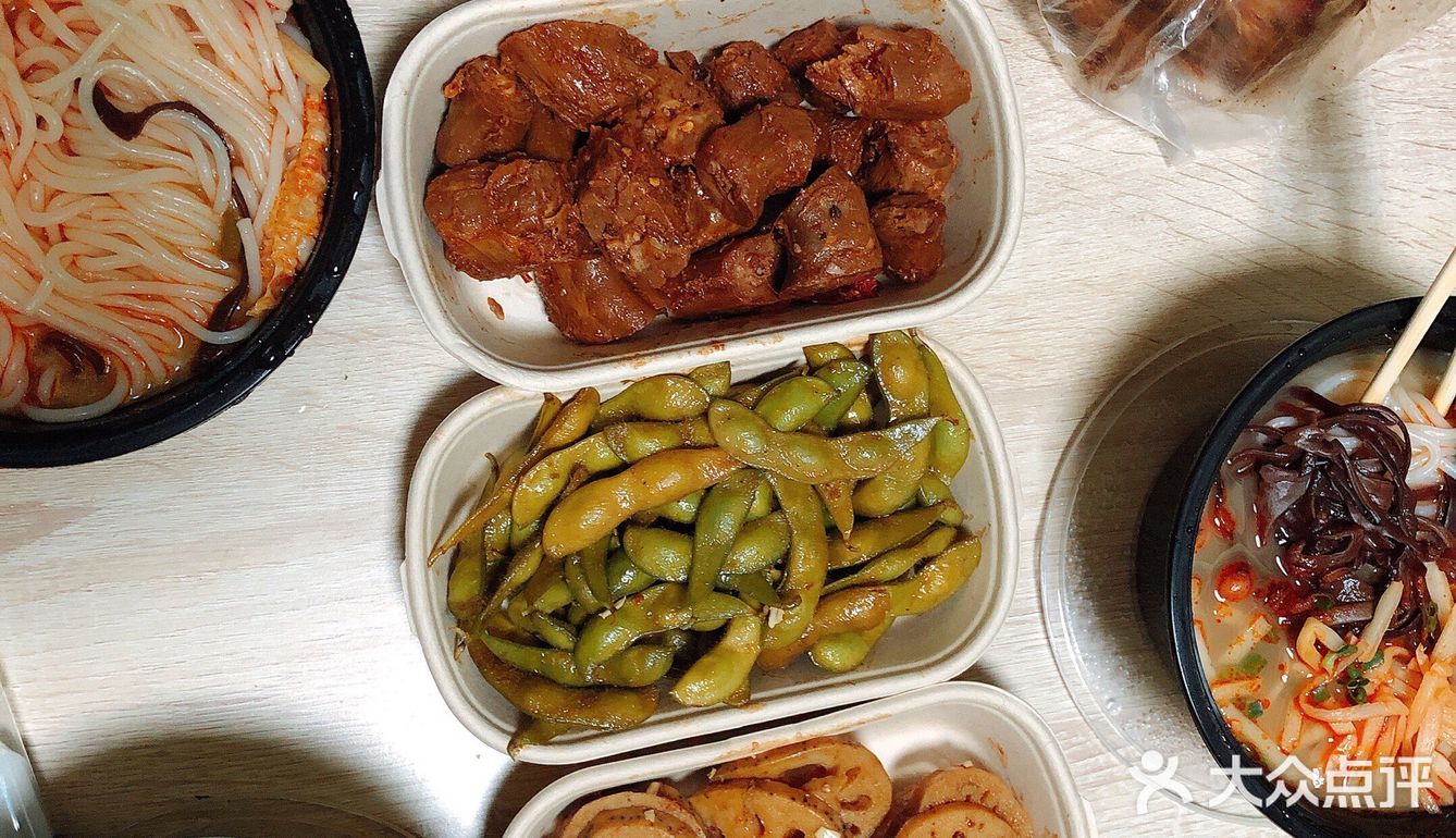 没有去看过实体店，因为离店铺近，所以经常点他们家的