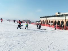-丝绸之路山地度假区滑雪场