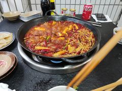 -四小区火锅·巷子里的重庆火锅(花照壁店)