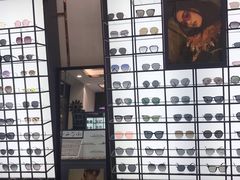 -回瑞眼镜·蔡司·依视路官方授权店(广益路万达店)