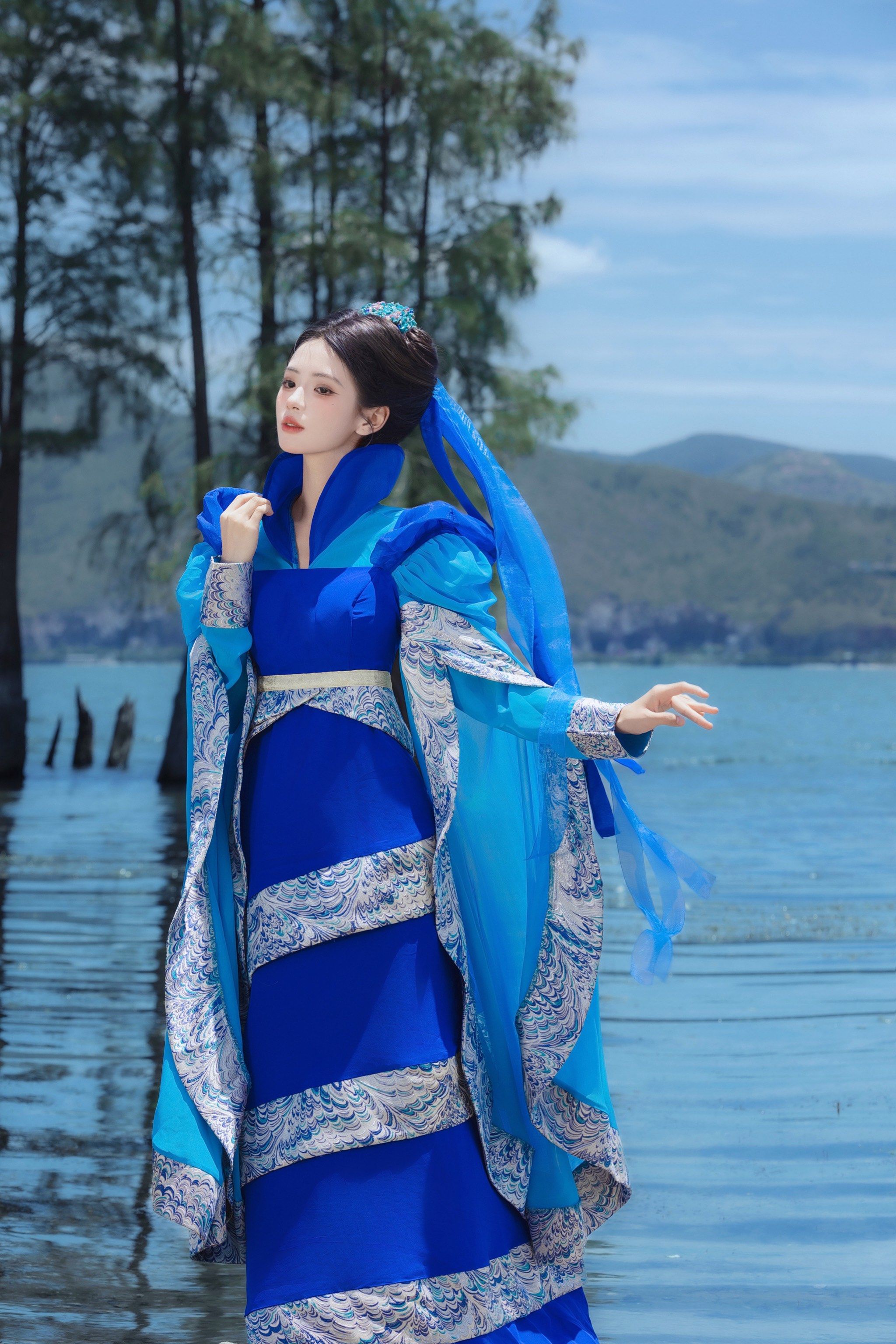 n现在在大理可以拍到同款古装造型写真
龙葵公主的广绣留仙裙