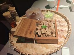 -左庭右院鲜牛肉火锅黑金店(陆家嘴中心店)