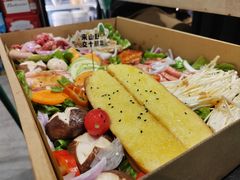 -山野的朋友露营炭火烤肉