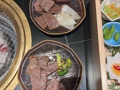 -山川小町·极番烧肉(新地假日广场店)