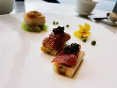 鱼子酱手剪米溪乳鸭-鹏瑞莱佛士酒店·云璟 Yun Jing