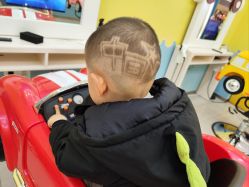 -爆米花儿童美发乐园