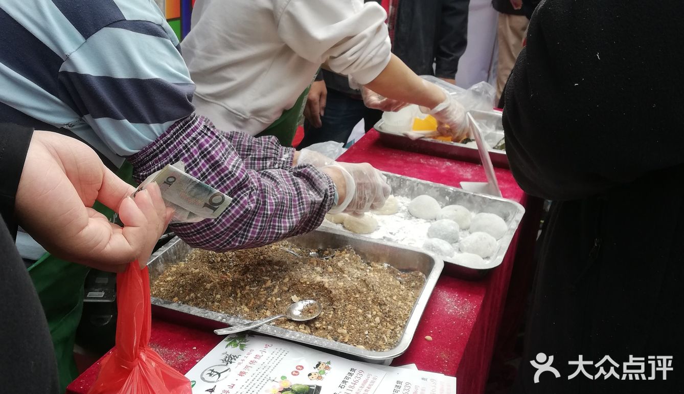 那是石龙的搞得特色美食街