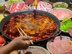 -渝嘴小老弟老火锅(华新村店)