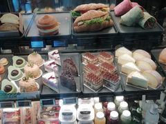 零售区-星巴克臻选(莘庄仲盛店)