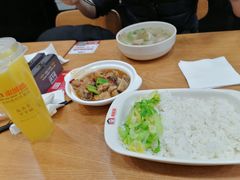-南城香·饭香串香馄饨香(青年路店)