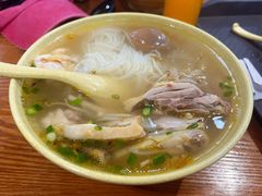 招牌越南鸡肉粉-华姐鸡粉(中心店)