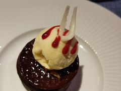 熔岩巧克力配香草冰淇淋-弦月窗LUNETTE BY AMANDA(复兴路店)