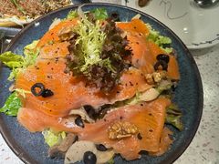 烟熏三文鱼杂菌沙拉-BE BRIGHT KITCHEN(正佳广场店)
